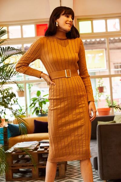 Olalook Γυναικείο πλεκτό φόρεμα με ζώνες καμήλας με χοντρό ραβδώσεις ELB-19001014