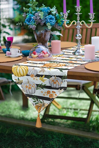 Realhomes عداء مثلث من الشنيل مطبوع رقميًا بنمط اليقطين باللون الأسود على خلف...