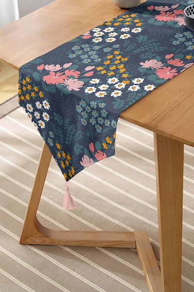 Realhomes Alergăr triunghiular de chenille cu ciucuri cu design special, cu desen Onedraw și model de flori pe fundal colorat