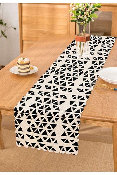 Realhomes Alergăr modern imprimat digital cu motiv triunghi negru