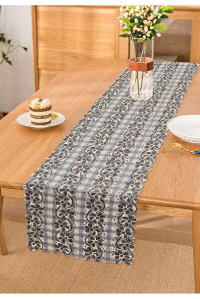 Realhomes Dekorativni trkač sa motivom cveća i denim pozadinom