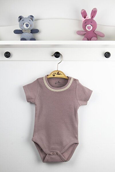 Newborn Fashion Club بدلة بأكمام قصيرة وياقة من الدانتيل