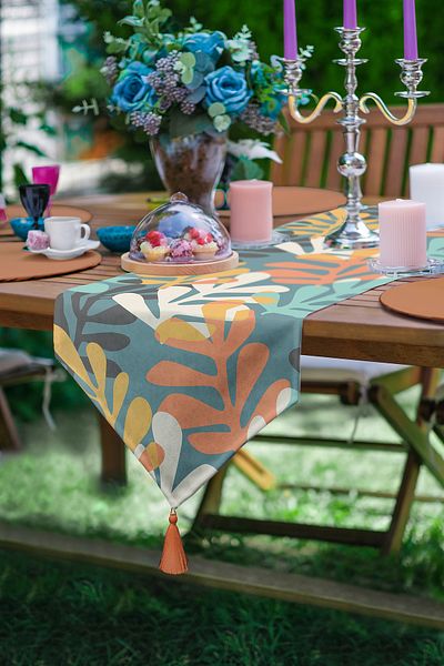 Realhomes Alergăre triunghiular de chenille cu ciucuri cu design special, cu motiv de frunze de desen Onedraw pe fundal colorat