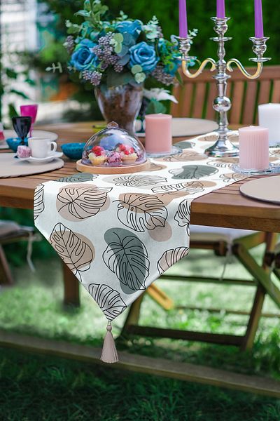 Realhomes Cărucior triunghiular din chenille cu design special, cu fundal alb și motiv cu frunze cu desen Onedraw