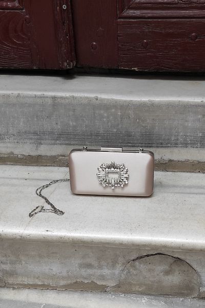 LA CALZATURE Skin Satin Βραδινό Φόρεμα Stone Box Τσάντα