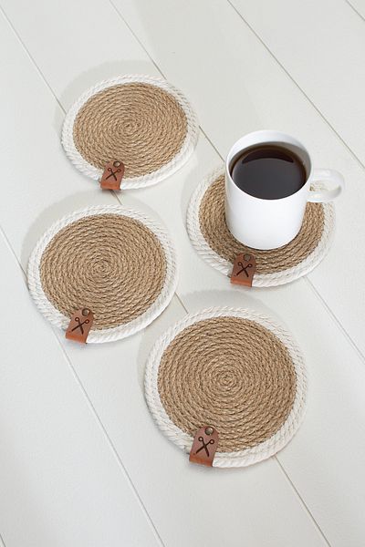 Homever 4 Pieces 13cm White Striped Jute Straw Knitted Coaster Presentation Set