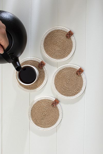 Homever 4 Pieces 13cm White Striped Jute Straw Knitted Coaster Presentation Set