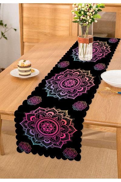 Realhomes Alergăr cu design special cu model mandala roz și albastru pe fundal negru