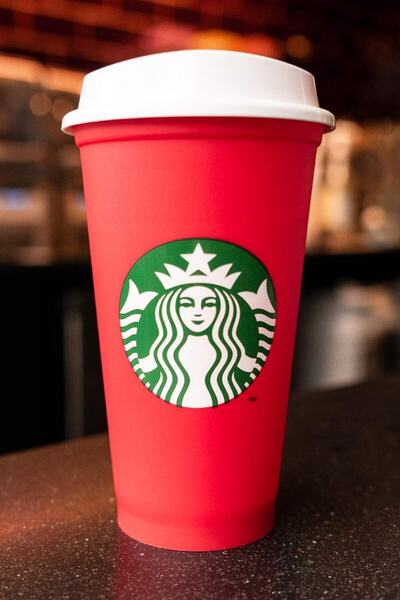 Starbucks Yeniden Kullanılabilir Kırmızı Plastik Bardak 473 Ml (grande)