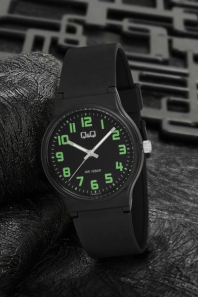 Q&Q Waterproof Black Unisex Wristwatch