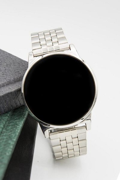 Leerybee Silver Color Steel Strap Unisex Wristwatch