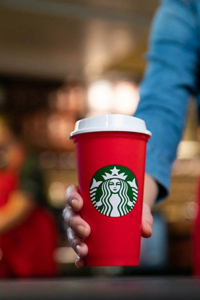 Starbucks Reusable Red Plastic Cup 473 ml (Grande)