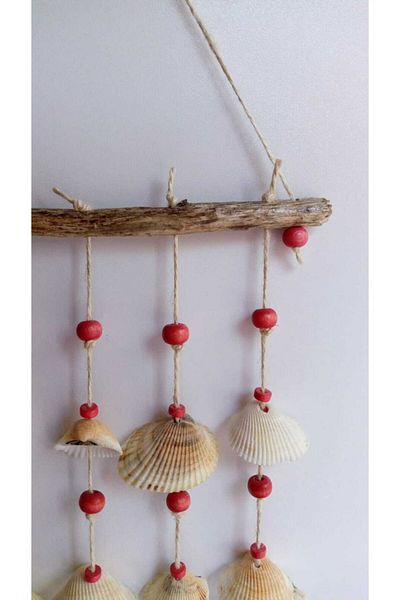 2A Sanat Red Beaded Seashell Figured Wind Rose