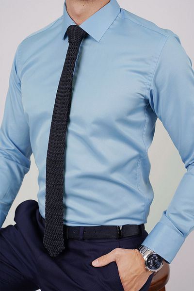 Etikmen Set aus Hemd und Krawatte (Marineblaue Strickkrawatte und bonbonblaues Satin-Slimfit-Hemd mit Geschenkbox)