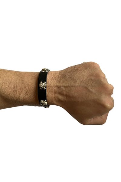 Metal Giyim Thin Leather Bracelet with Skull Detail