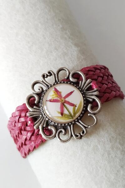 Halley Concept سوار نسائي مصنوع يدويًا بتصميم خاص من الإيبوكسي الزهري الحقيقي