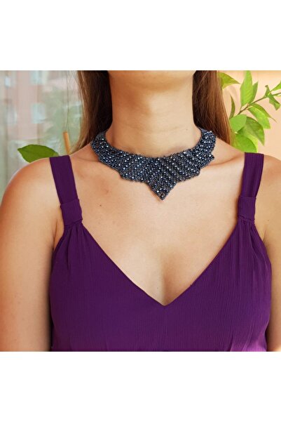 Handmade By HLY قلادة مصنوعة يدويًا من حجر الكريستال بلون أنثراسايت