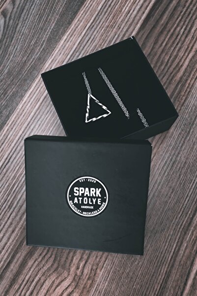 Spark Atölye Erkek Gümüş Burgu Üçgen Kolye