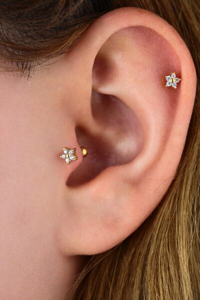 Vilma Aksesuar Cerrahi Çelik Helix Tragus Piercing Çiçek Figür 8mm Gold Renk