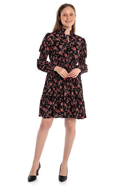 DISENTIS MODEST Rochie mini neagră cu guler înalt, detaliu de șireturi, talie și mâneci și model de flori