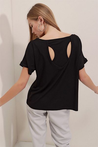 AQE FASHION Γυναικεία μπλούζα με λαιμόκοψη σε μαύρη πλάτη