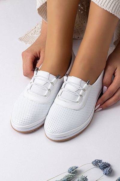 Lal Shoes & Bags حذاء نسائي كاجوال مريح لتقويم العظام - أبيض