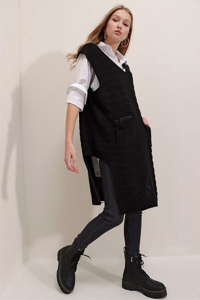 AQE FASHION Women's Black V-Neck Pocket Poncho