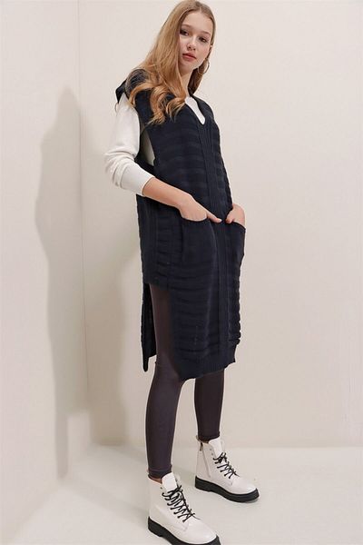 AQE FASHION Women's Navy Blue V-Neck Pocket Poncho