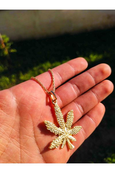 The Collection Unisex Gold Color Leaf Figured 70 cm Necklace and Pendant