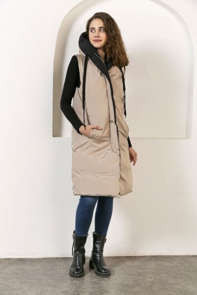 Kadın Modası Γυναικείο φανελάκι διπλής όψης με κουκούλα μπεζ και τσέπες με φερμουάρ