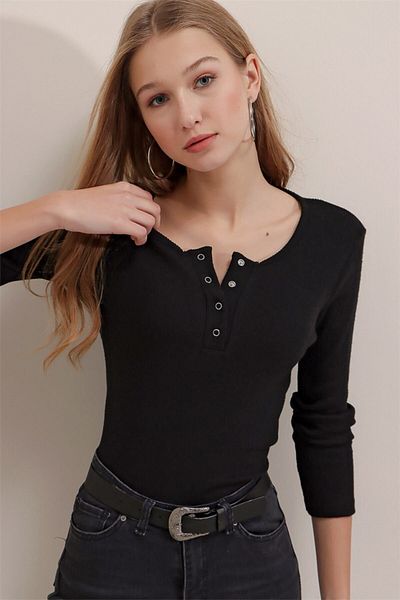 AQE FASHION Bluză neagră de damă, cu guler snap cu detalii