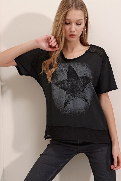 AQE FASHION Дамска черна тениска с щампа на звезди и мрежест детал