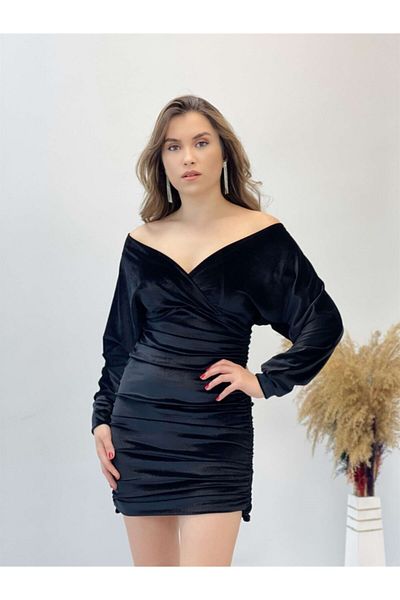 giyimmasalı Rochie detaliată din catifea