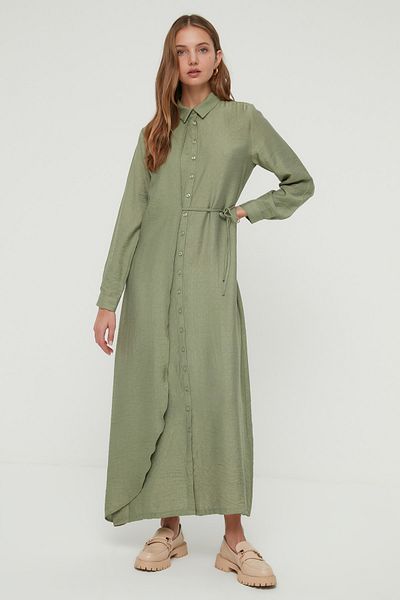 Trendyol Modest Grünes, seitlich gebundenes, geknöpftes, gewebtes Hemdkleid im Leinen-Look TCTSS22EB0025