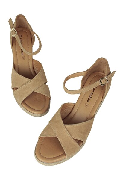 Erkan Kaban Fitbas 6620 167 Γυναικεία σανδάλια από καμηλό σουέντ σε μεγάλο κα...