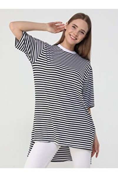 Kadın Siyah Beyaz Arkası Uzun Kısa Kollu Çizgili T-shirt