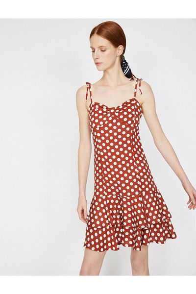 Koton Kurzes Lagenkleid mit gepunktetem Rock