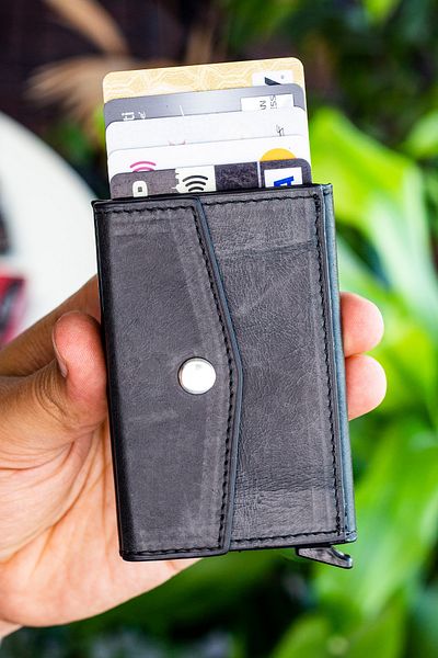 Garbalia Pera Crazy Black Card Holder with Leather Mechanism