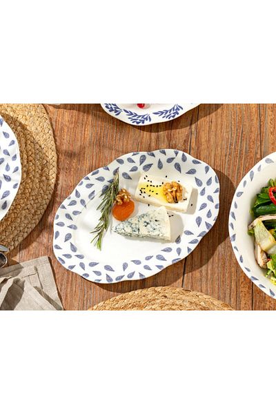 English Home 25 Cm Clover Leaf Porcelain Boat Plate - White and Blue