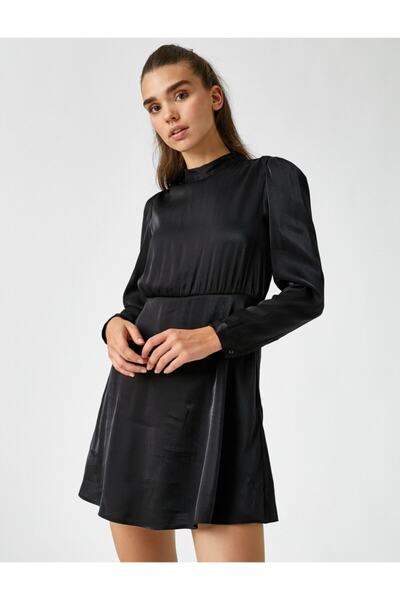 Koton Minikleid aus Satin mit tiefem Rückenausschnitt