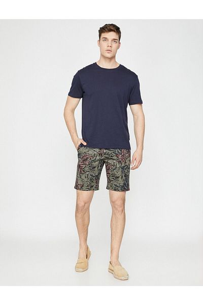 Koton Grüne Herren-Shorts mit normaler Taille und Taschendetails 9YAM44286OW