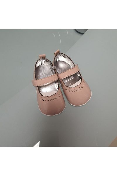 Tozpembebaby Beige Patent Leather Shoes
