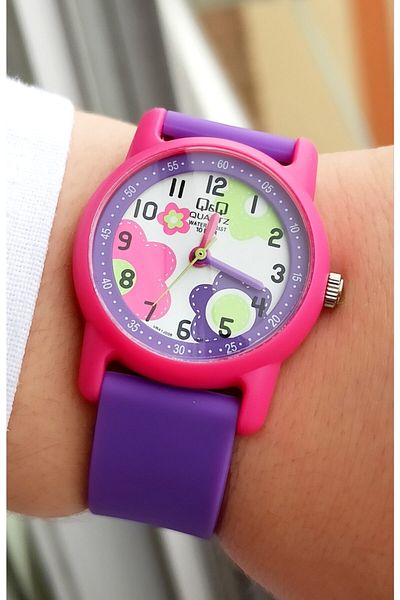 Q&Q Girl's Purple Wristwatch