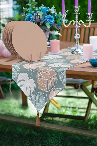 Realhomes Soft Leaf Drawing Triangle Tassel Runner 1 τεμάχιο & 6 τεμάχια καφέ χρώματος πλάκα