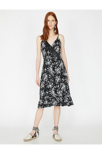 Koton Knielanges Volantkleid mit Blumenmuster und Quasten