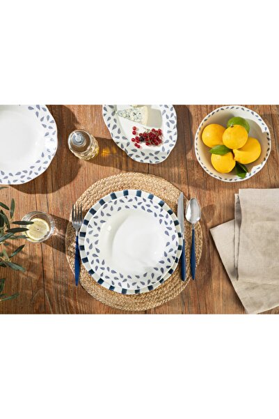 English Home 25 Cm Clover Leaf Porcelain Boat Plate - White and Blue