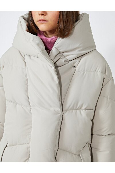 Koton Κοντό μπουφάν με καπιτονέ με κουκούλα