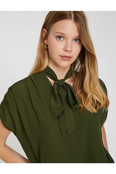 Koton Bluse mit Kragendetail
