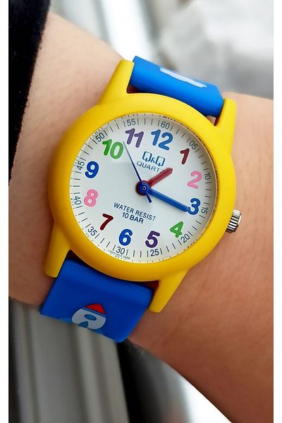 Q&Q Boy's Blue Wristwatch