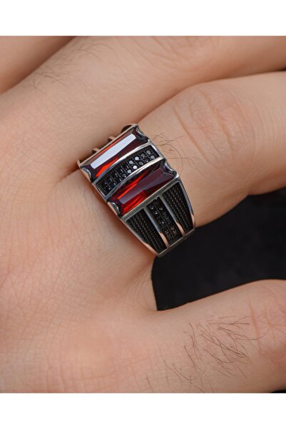 Prestige Gümüş Erkek Yüzük Kırmızı Zirkon Taşlı Mikro Taş Süslemeli